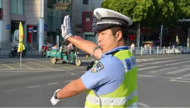 一把小小遮陽傘，一份滿滿關愛情-記龍勝管萊蕪運營中心社會公益活動